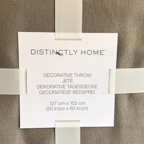 Distinctly Home Kasey Throw - Picture 2 of 3